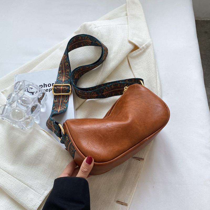 

Summer Crossbody Bags for Women 2026 Vintage Fashion Trend Small Leather Design Pillow Shoulder Handbags and Purses 22cmx13cmx8.5cm коричневий