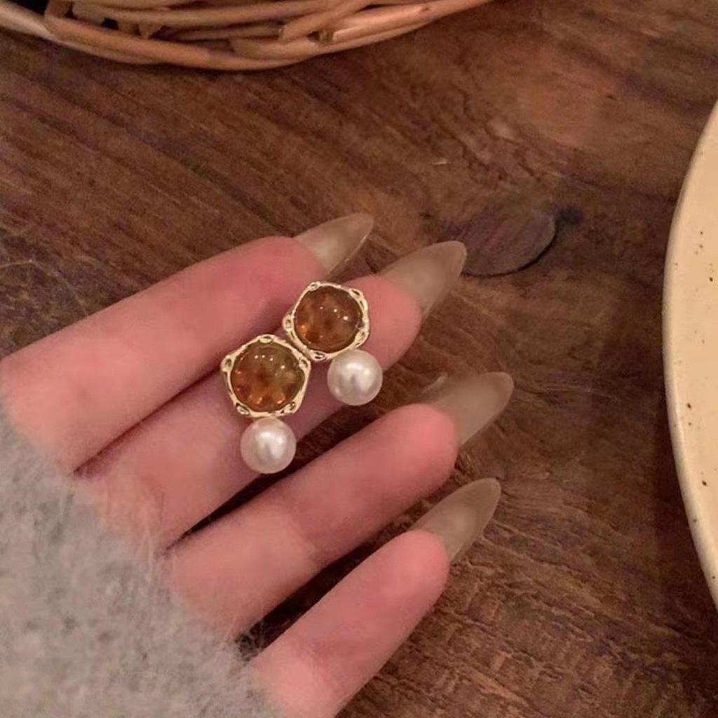 Pearl Collection: Trendy Korean Light Luxury Retro Earrings for Women, 2025 Edition