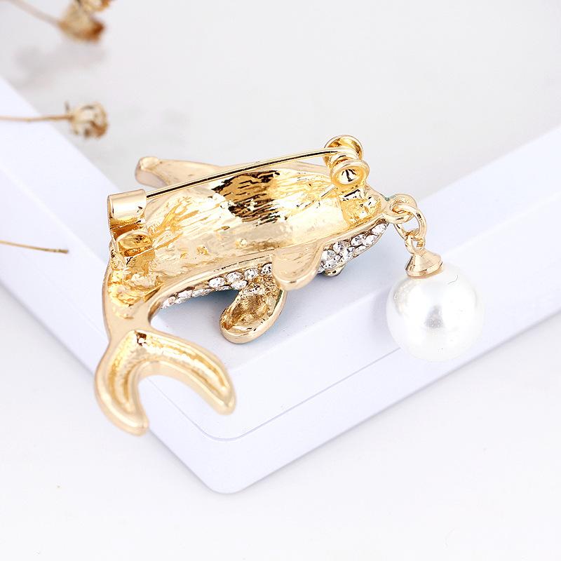Cartoon Handgefertigt Legierung Öltropfen Delfin Perle Brosche Damen Accessoires Exquisit Ethnischer Stil Hypoallergen Luxus Emaille Brosche Langlebige Farbe