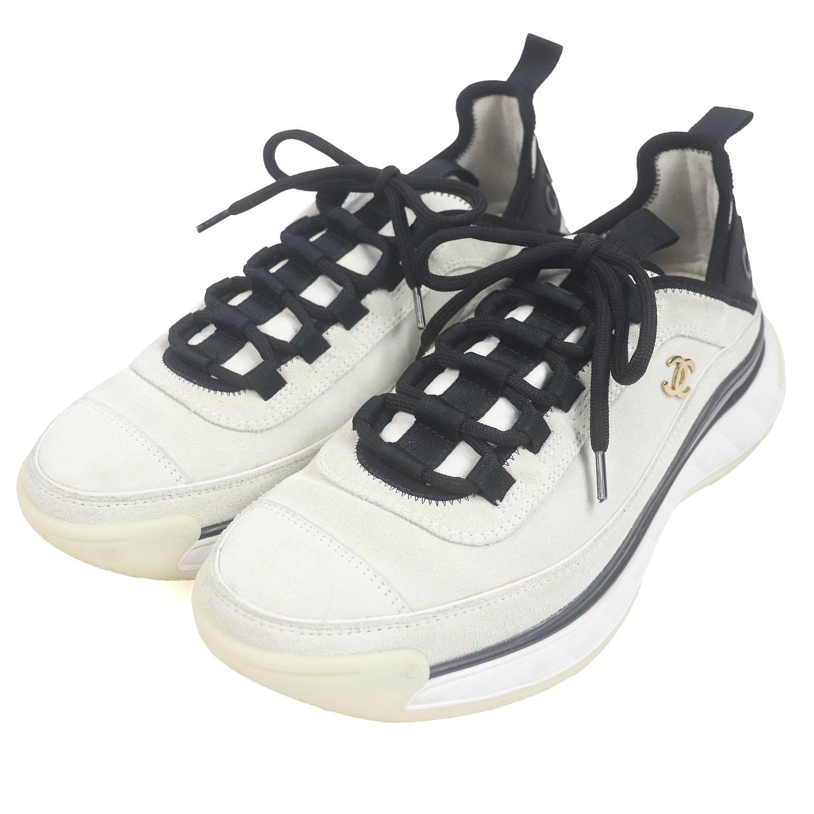 

Great CHANEL Low cut sneakers COCO Mark Gold Metal Light gray Suede leather mens 39 Used