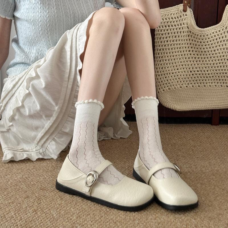 Neue chinesische Mary Janes mit dickem Absatz, französisch, 2025 neu, Frühling und Herbst, leicht ausgeschnitten, zum Rock, vielseitige Einzelne Schuhe zum Hineinschlüpfen
