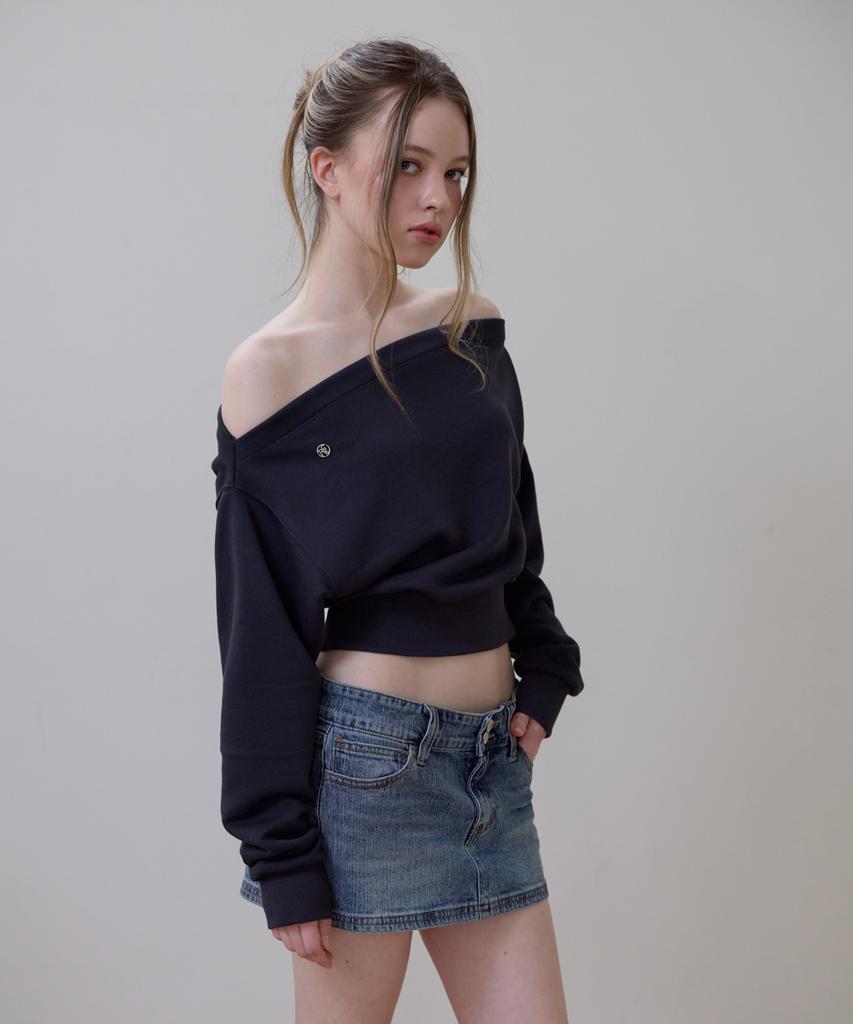 ROSEFRANTZ Crop Off Shoulder Sweatshirt [Charcoal]