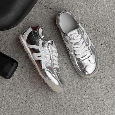 2025 été nouvelles chaussures polyvalentes à semelle plate Forrest Gump bout rond argent chaussures d'entraînement allemandes coloris rétro chaussures de sport décontractées