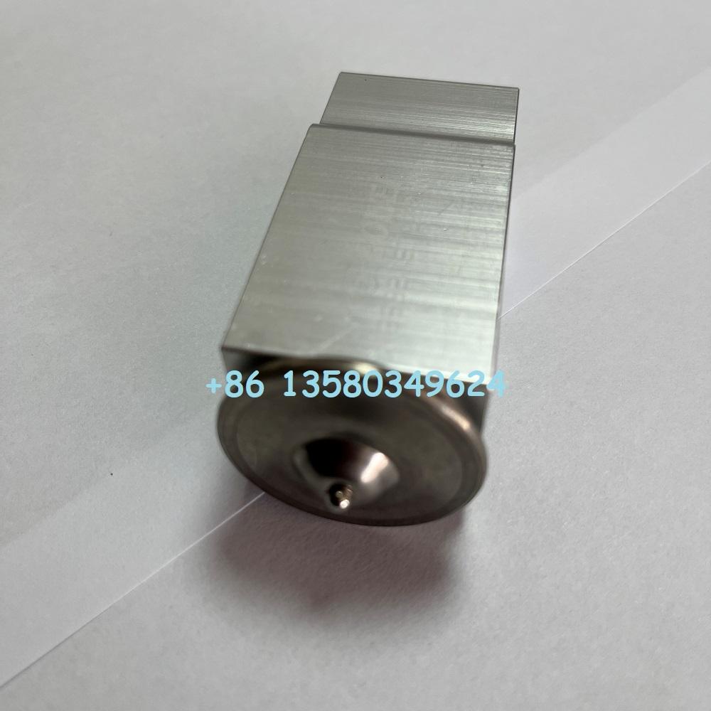 11Q6-90551 Excavator Parts R220LC-9S R215-9S Excavator Expansion Valve 11Q690551