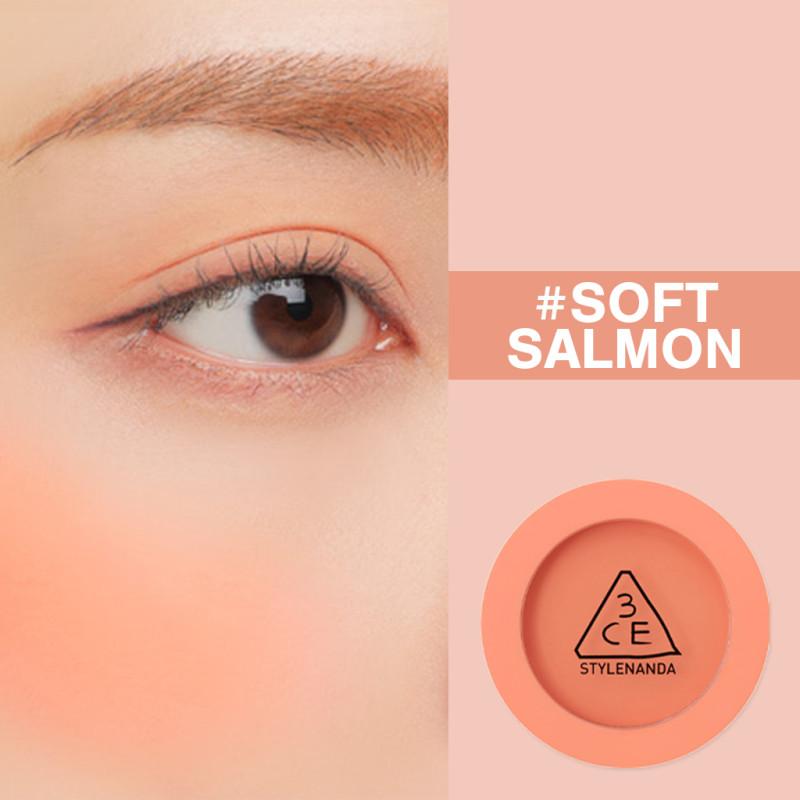Blush viso 3CE, pigmenti traslucidi leggeri, texture liscia come la seta, facilmente sfumabile, colorito dall'aspetto naturale.