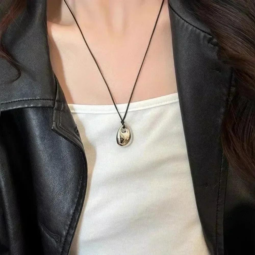 Korean Exquisite Retro Flower Love Heart Beaded Necklace For Women Personality Simple Cool Clavicle Chain Fashion Y2K Jewelry