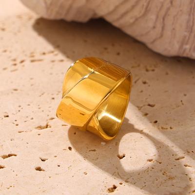 Gold Wide Edition Nischendesign Glänzend umwickelter Ring Titanstahl Vergoldet Konvex Persönlichkeitsring