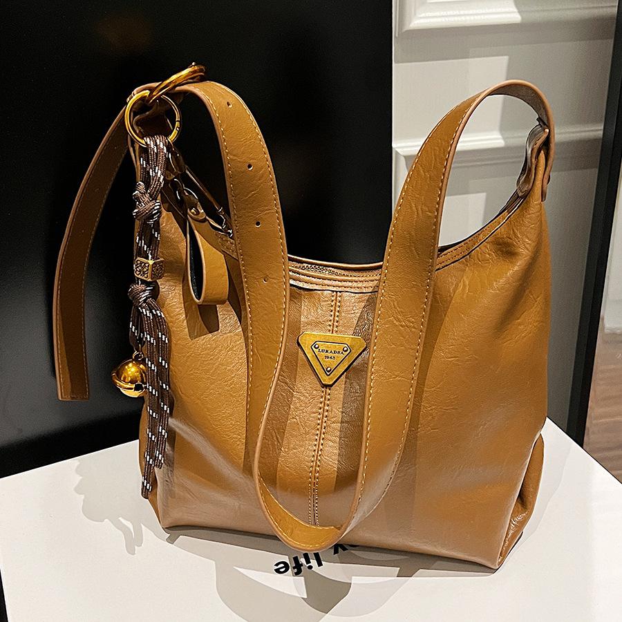 Large Capacity Bag Women's New Casual Shoulder Messenger Bag Versatile Commuter Bag