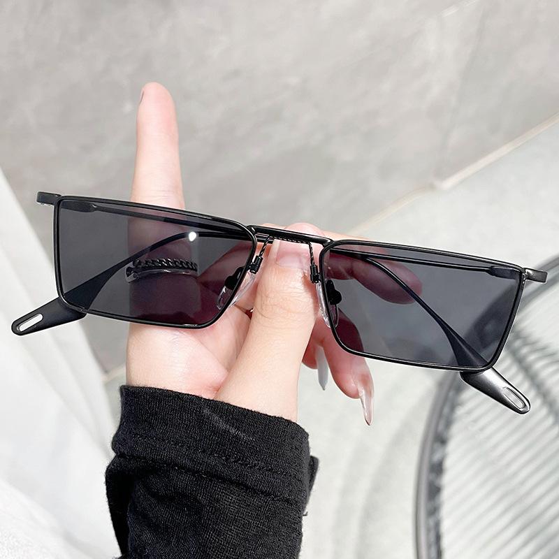 Retro Rectangle Sunglasses Women metal frame Vintage Small Frame Sun Glasses Ladies Classic Black Square