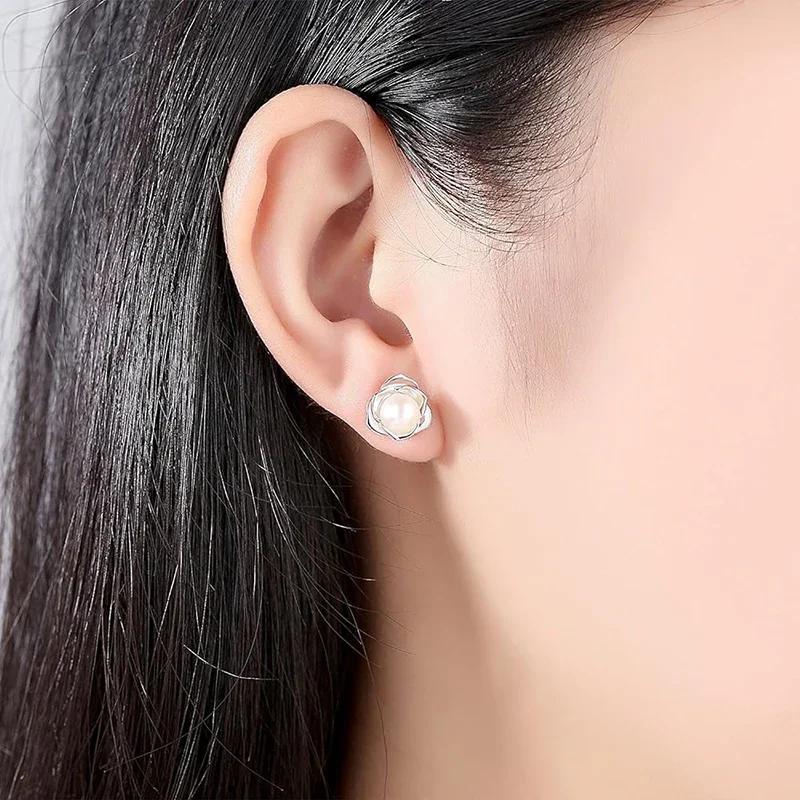 Delicati Orecchini a Bottone a Forma di Fiore Accessori da Fidanzamento Femminili Gioielli Eleganti con Perle Simulate per Cerimonia Nuziale