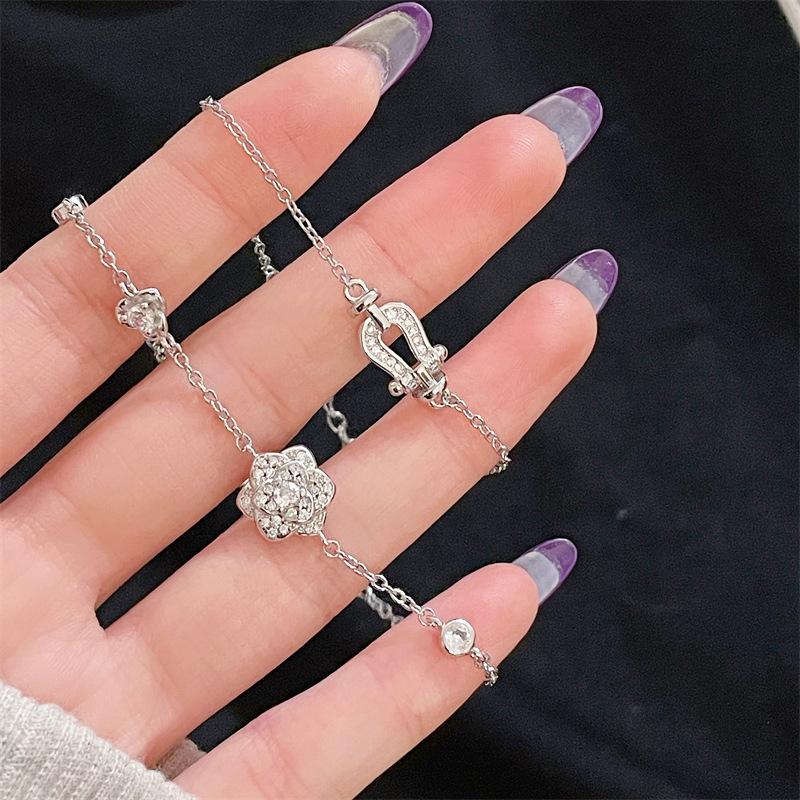 New Camellia Bracelet Niche Design High-End Zircon Personality Light Luxury Temperament Horseshoe Flower Jewelry