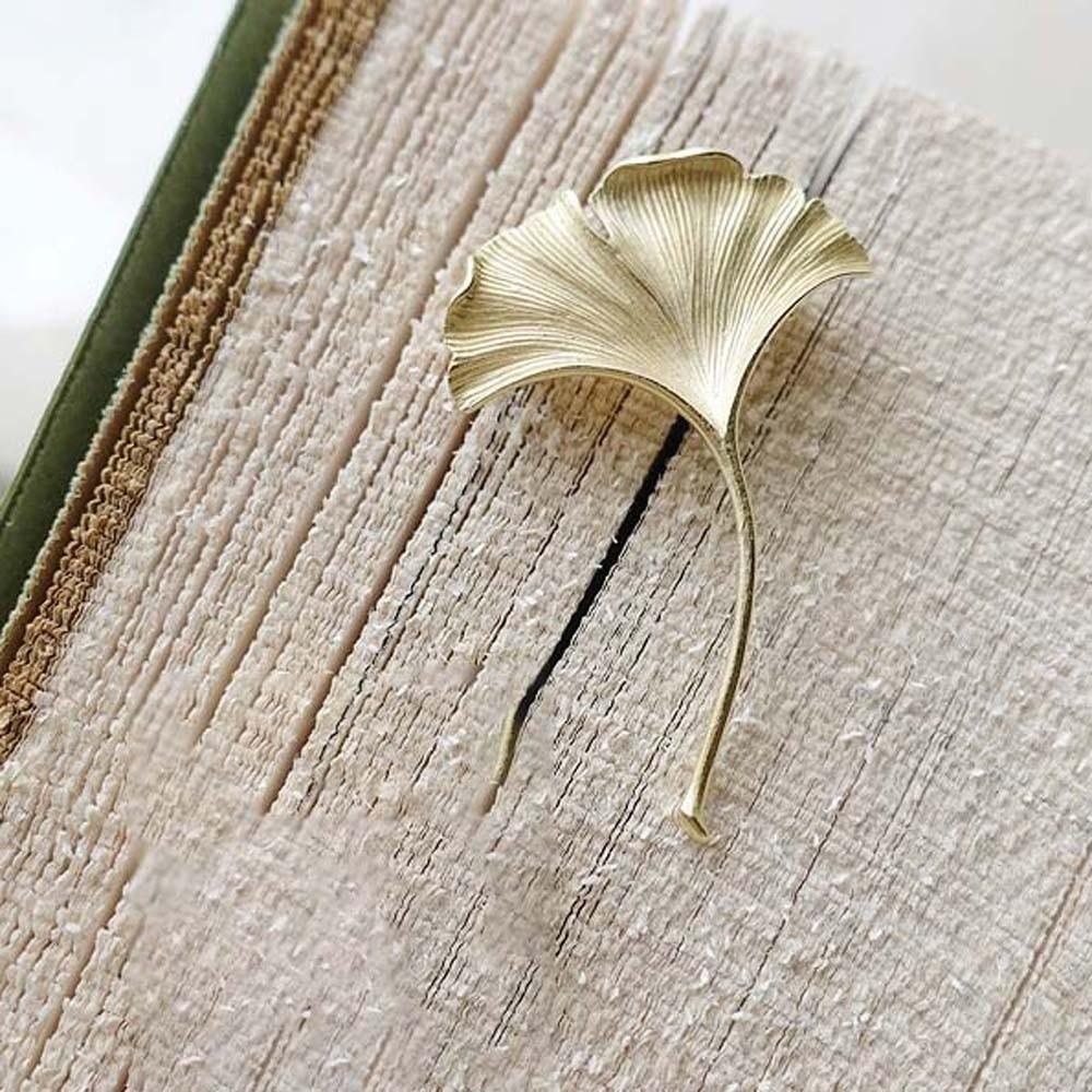 French Style Ginkgo Leaf Brooch Vintage Metal Glossy Corsage Ornament Long Leaf Pin  Women