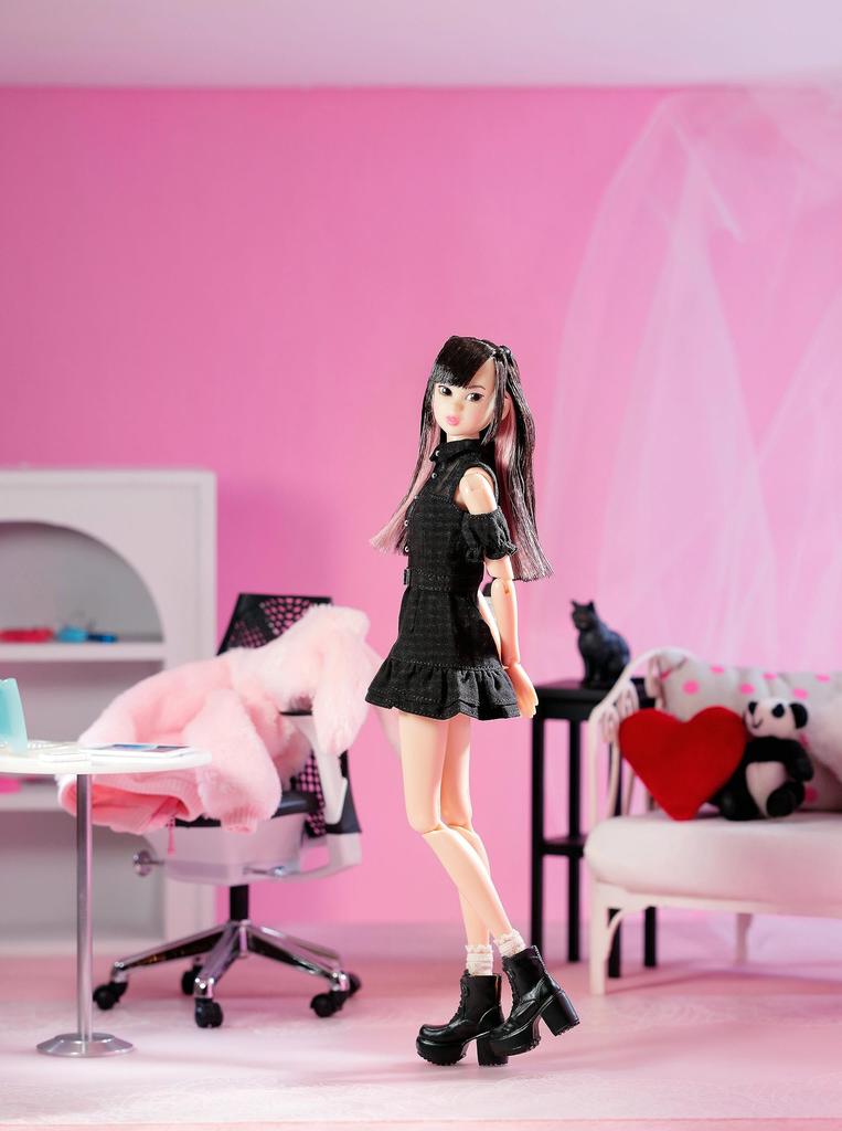 Sekiguchi Momoko DOLL Streaming Girl PVC Doll