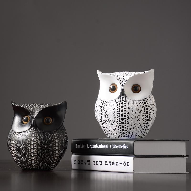 White and Black Kusama Yayoi Style Crafts Owl Animal Figurines Resin Statue Home Decoration Miniature Living Room Ornaments