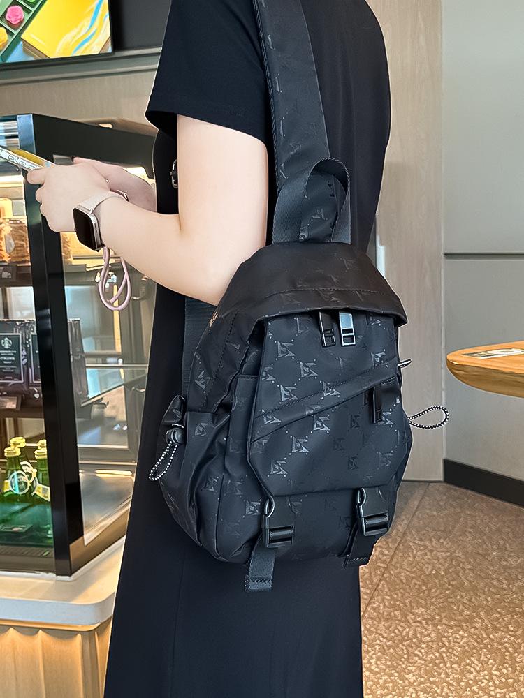 

Trendy Women s Crossbody Bag 2025: Versatile Oxford Cloth Chest and Shoulder Bag