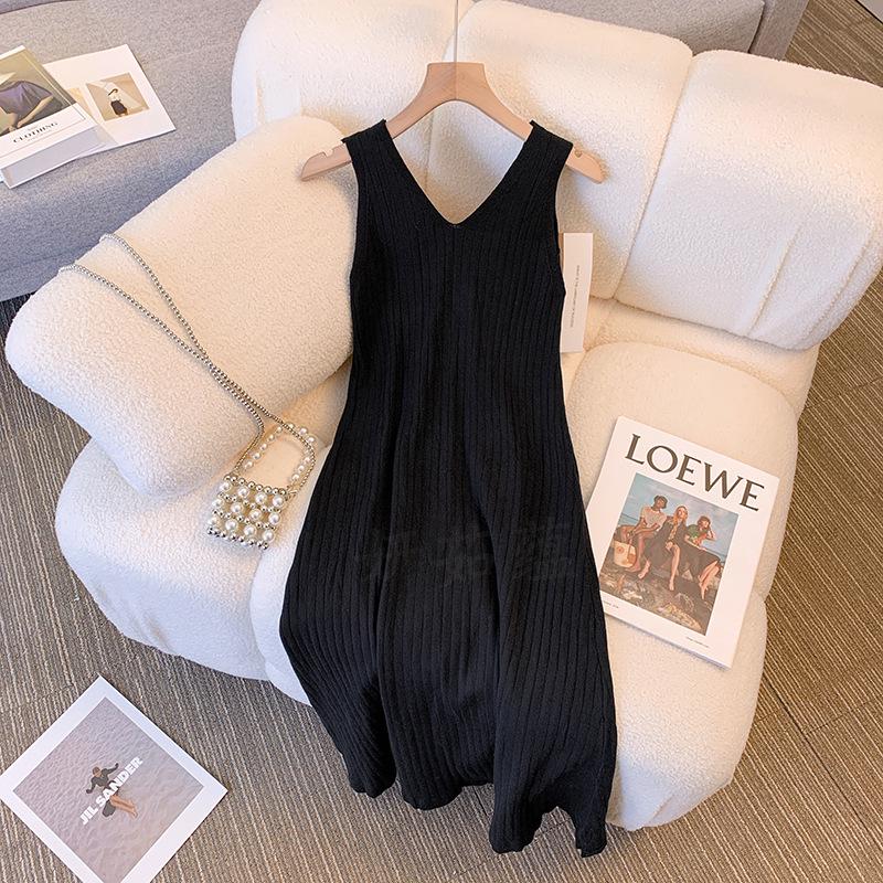 

Plus Size Spring Set: Red Knitted Sweater & Dress 2XL: 140-160 lbs