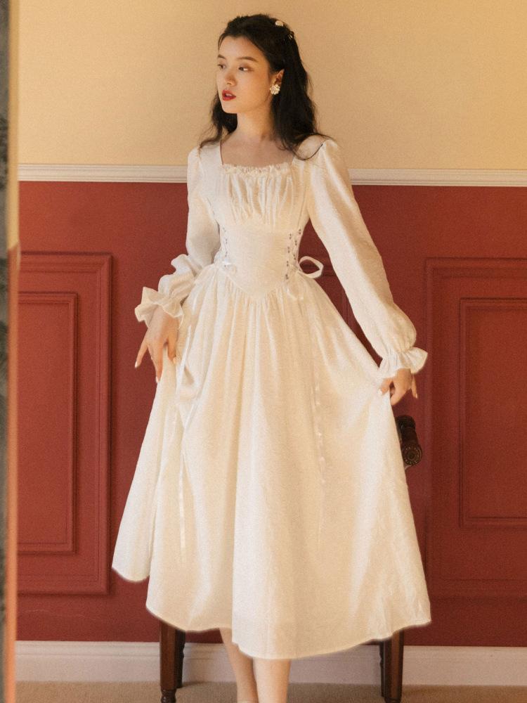 French High-end Small White Dress Design Is Particularly High-end Skirt, Thin Waist and a Sa Dress Autumn