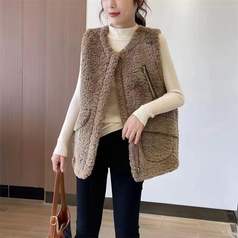 Autumn and Winter New Lamb Wool Vest Fur Integrated Vest Wear Fashion Trend Versatile Coat