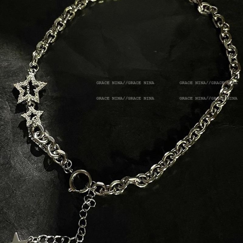 Estrelas em movimento~ Colar com senso de design feminino corrente de clavícula nicho 2026 novo moderno vento frio fresco