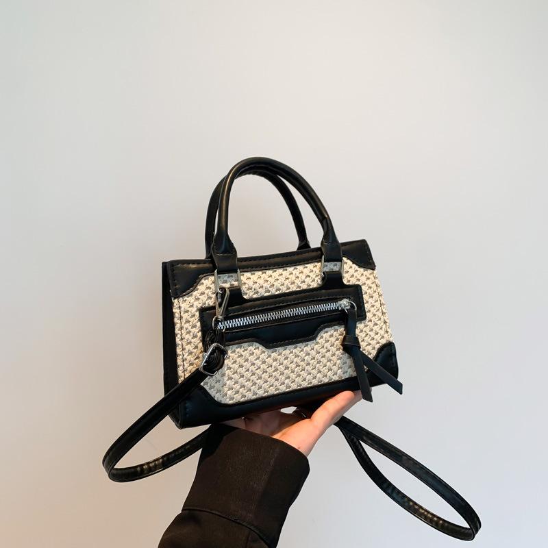 

Новая корейская модная плетеная и модная сумка на одно плечо, простая повседневная текстура, маленькая квадратная сумка через плечо