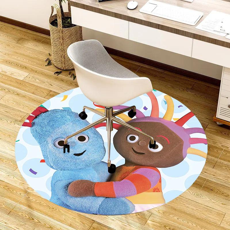 1pc Blue and Brown Characters Hugging Round carpet, Made of Polyester,Perfect for Decorating Office Chairs, Living Rooms,Vibrant Decorative Rug