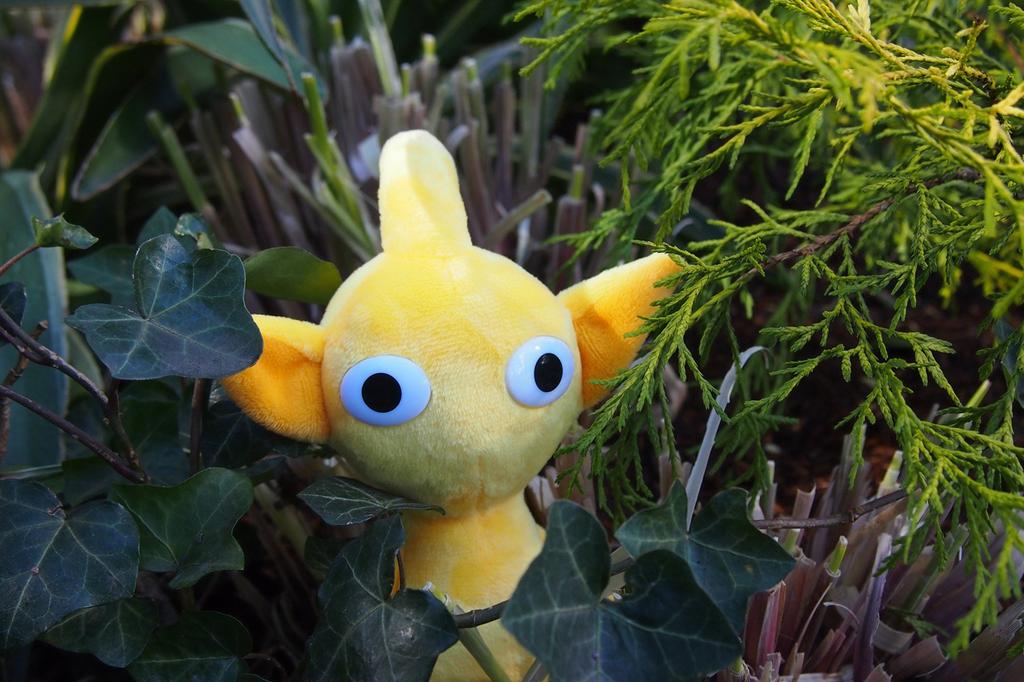 Sanei Boeki Pikmin Plush Toy ALL STAR COLLECTION Yellow Pikmin W9 x D9 x H17cm PK03