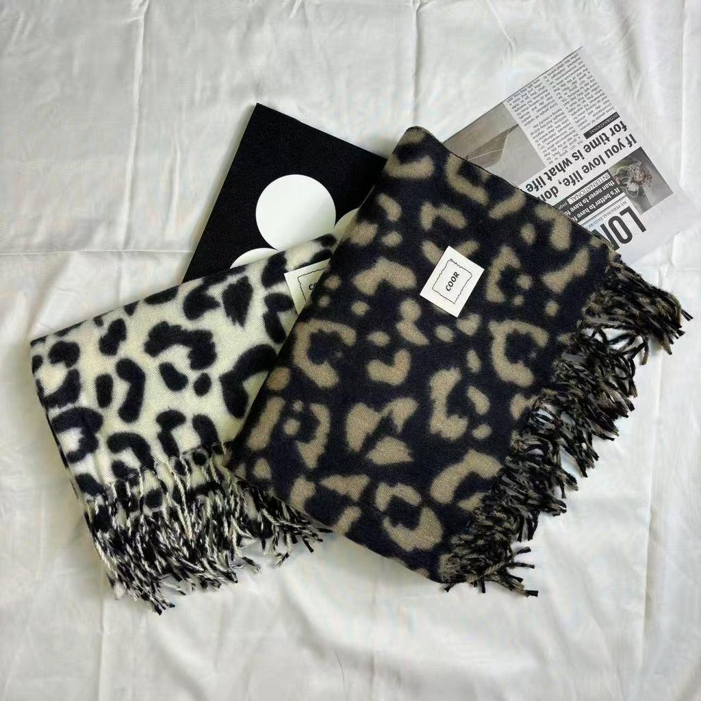 Vintage Y2K Leopard Print Scarf: Warm, Stylish, Versatile Shawl for Autumn/Winter