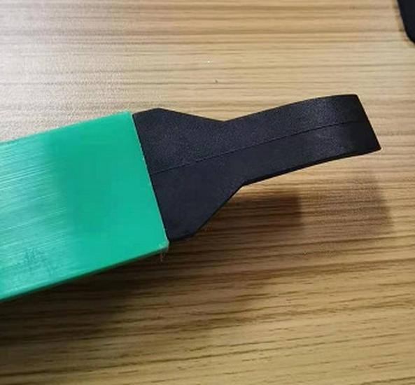 Çift Hatlı İçecek Konveyörü için Paralel Ray Pedi ve Birleşme Yeri