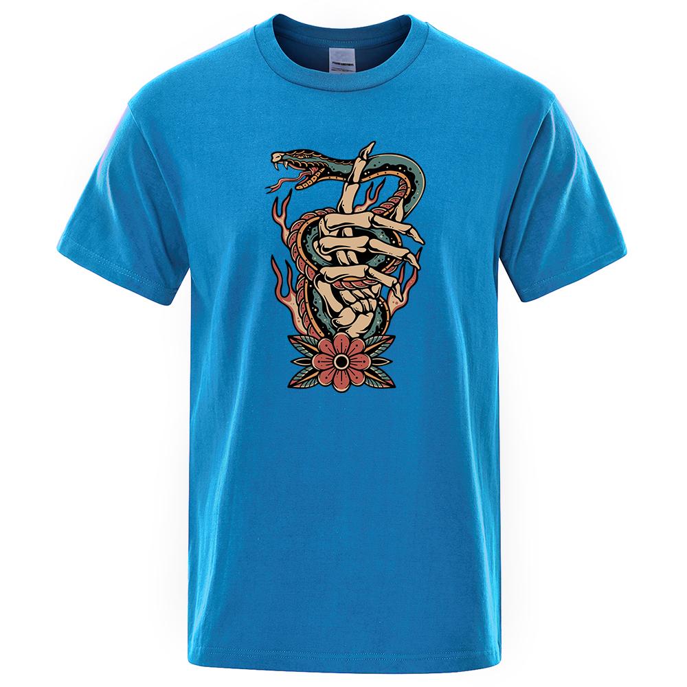Poisonous Snake Winding Around The Fingertips Tops Men Fashion Soft T Shirt Street Cotton T-Shirts Luxury Oversized Tees