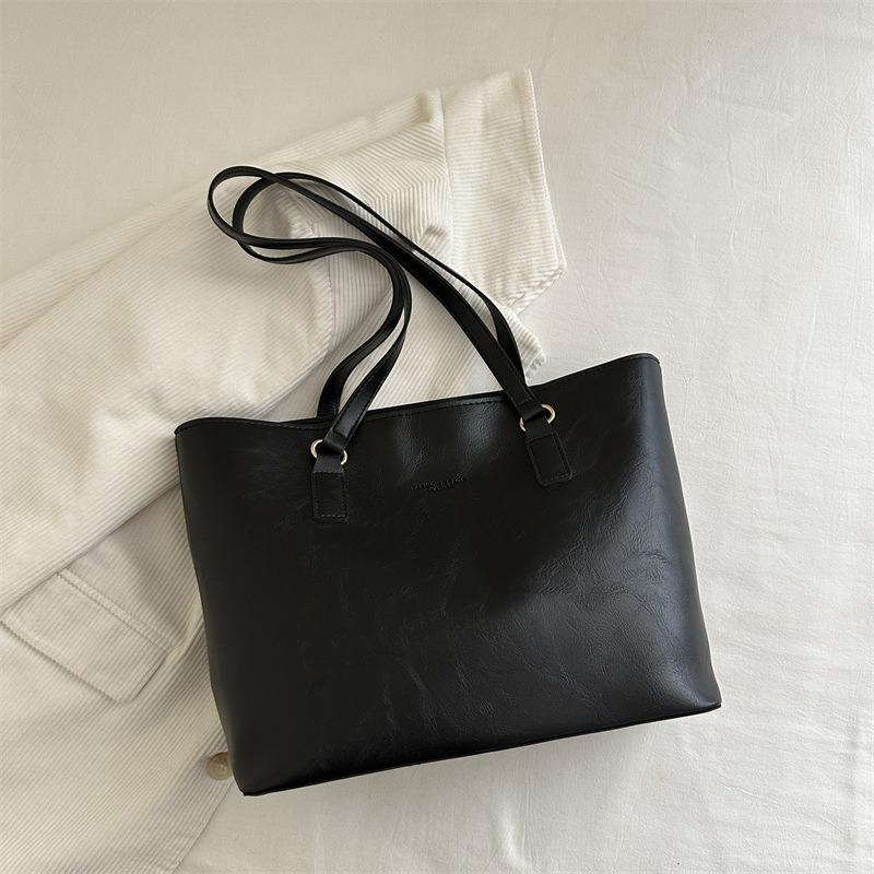 

Casual retro portable commuter bag women s new simple trend versatile tote bag large capacity shoulder bag