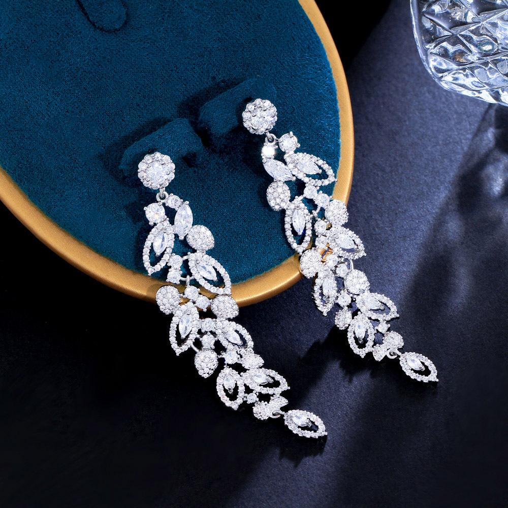 Light Luxury Long Earrings Temperament Zircon Super Flash Fringed Leaf Earrings Banquet Dress With Accessories