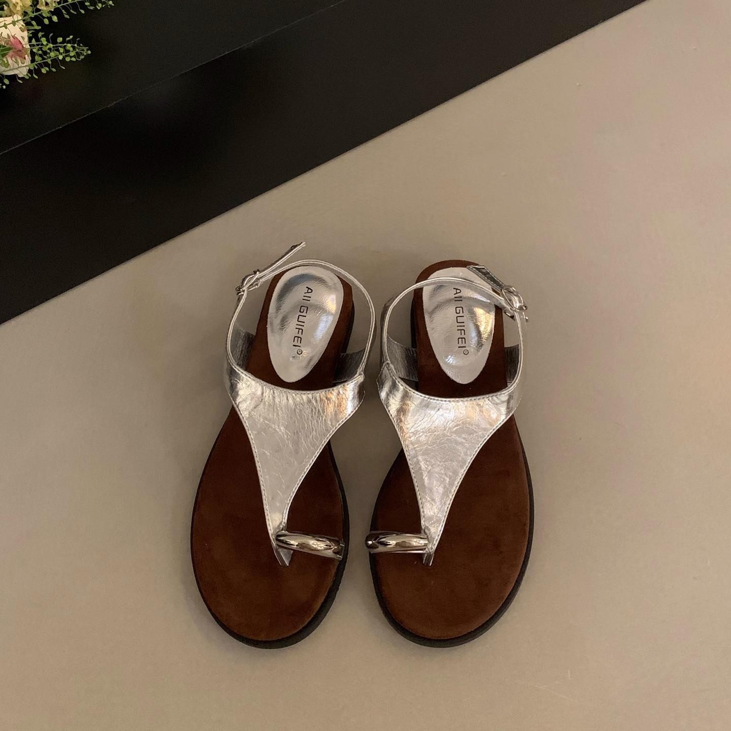 

French niche design temperament platform sandals women s 2025 summer new wedge heel metal buckle cover toe Roman shoes 35