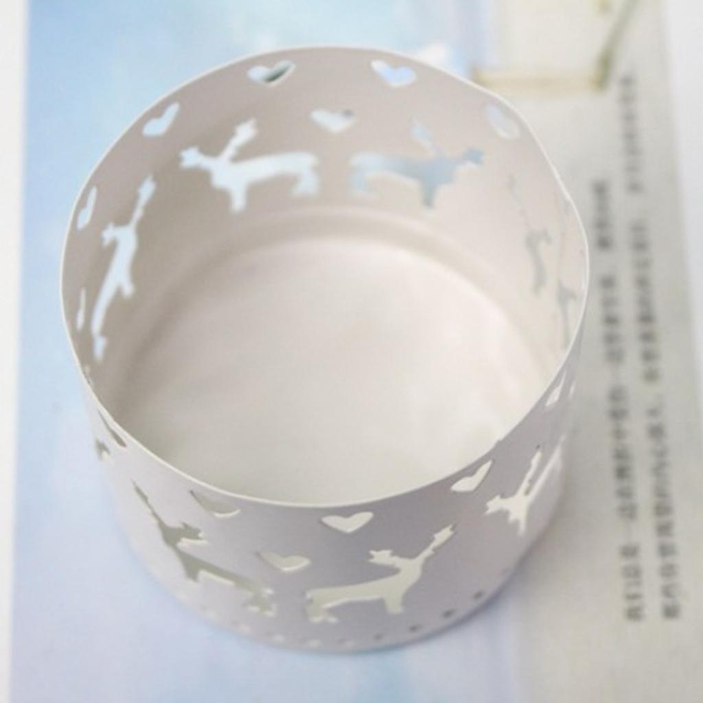 Christmas Iron Hollow Candle Holders Xmas Candlestick Decoration Vintage Style Hollow Candleholder for Home Pub Bar Cafe Decor