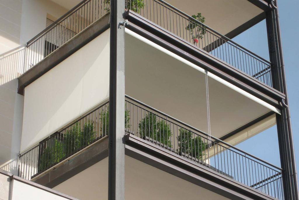 Markiza balkonowa, zewnętrzna roleta pionowa, zadaszenie tarasowe, zaciemniająca