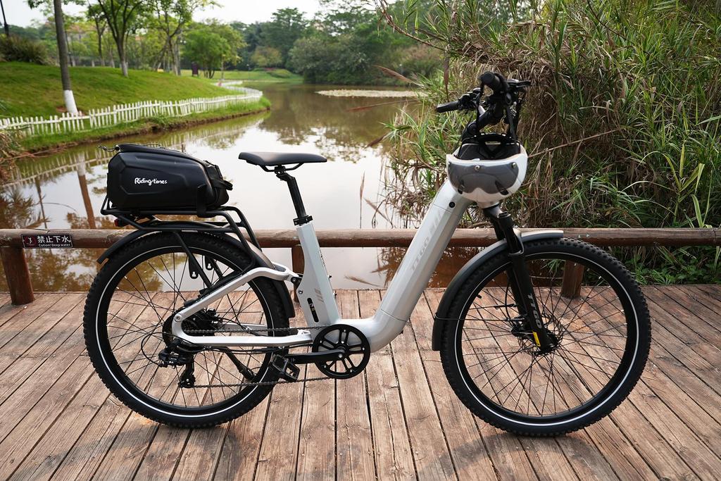 Bicicletă Electrică TTGO E-SUVO Motor 250W Baterie 48V15Ah Autonomie Maximă 120km Anvelope 27.5“ × 2.4” Cadru Suspensie Completă Frâne cu Disc Hidraulice Shimano 7 viteze