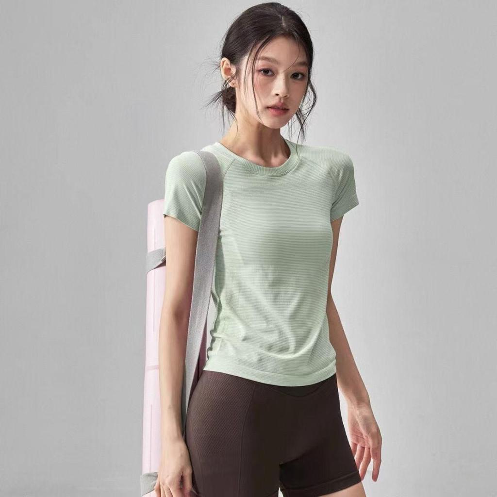 Quick-Dry Sports Yoga T-Shirt: Slim Fit, Short Sleeve for Spring/Summer Fitness & Running