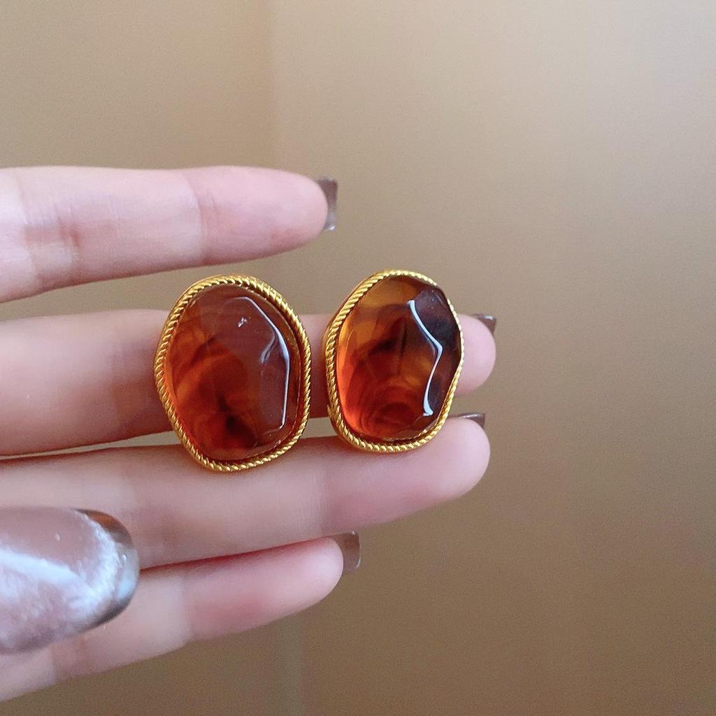 Silver Needle Brown Irregular Stud Earrings - French Light Luxury Retro Niche High-End Jewelry for Women.