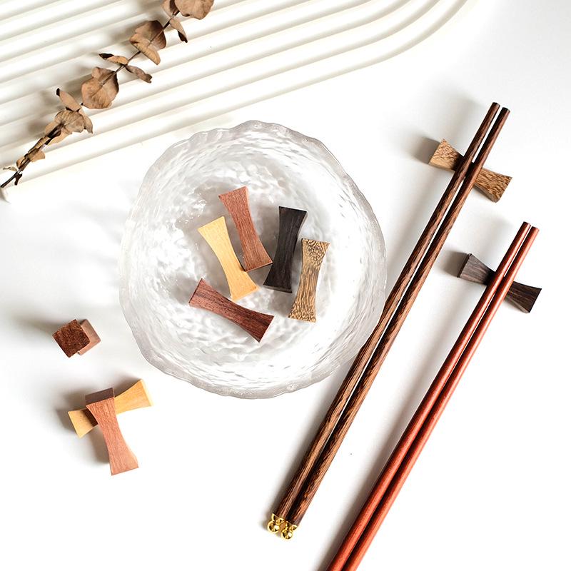 

Дерев яні підставки для паличок та ложок у формі подушки - Увігнутий дизайн для ресторанів та готелів