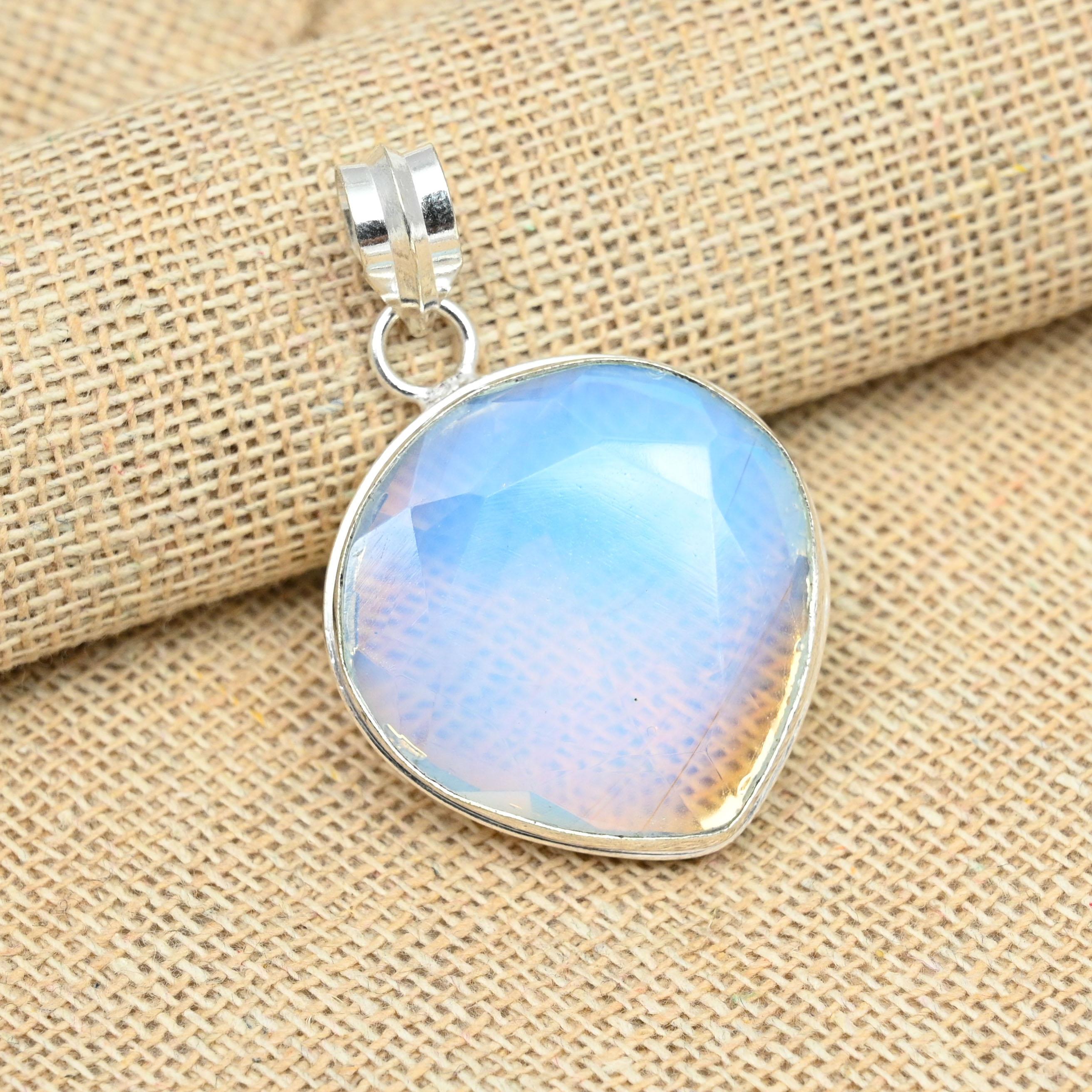 

Твердый 925 стерлингового серебра Драгоценный драгоценный камень Молочный опал Ювелирные изделия Подвеска ручной работы 1.96 Inches белый