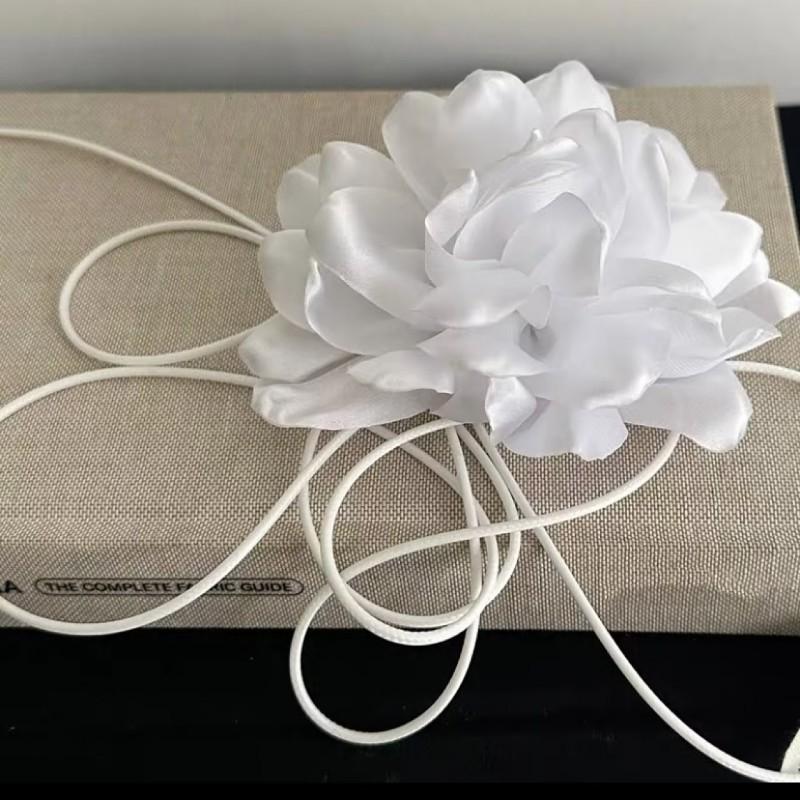 Collana Con Fiore In Flanella - Girocollo Vintage Morbido, Rosa/Nero/Bianco, 21-50 Cm