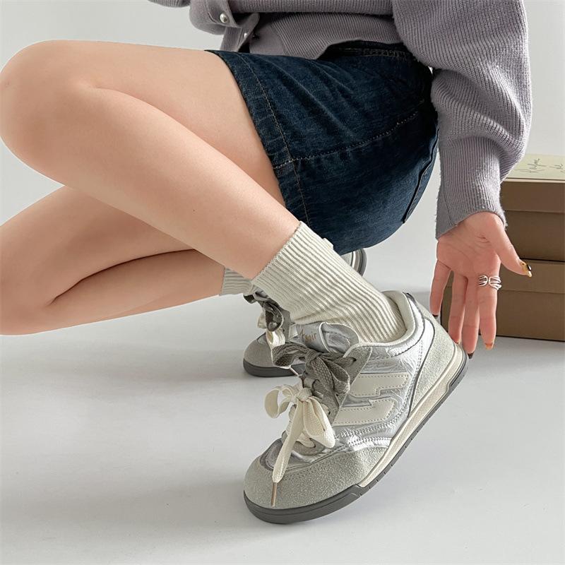 Fashion trend increases versatile thick baseplate shoes women's 2025 new spring and autumn lightweight low-top round head sports board shoes