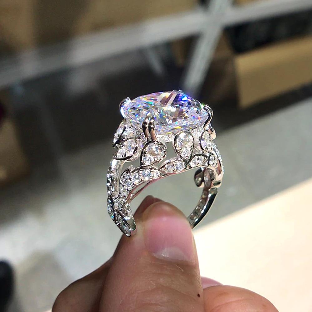 2026 Inlaid Oval Pigeon Egg Cube Zirconia Ring, Fashionable and Personalized Platinum Engagement High-quality Jewelry