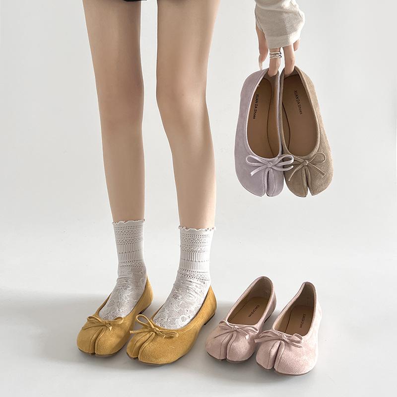 Yellow French retro light mouth split-toe flat-soled single shoes women's 2025 new spring soft-soled versatile Mary Jane shoes