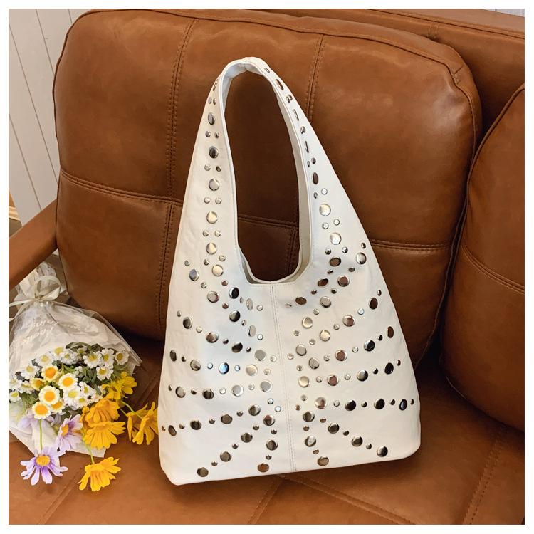 

Large capacity bag women s summer new versatile retro shoulder underarm bag rivet commuter tote bag off білий колір