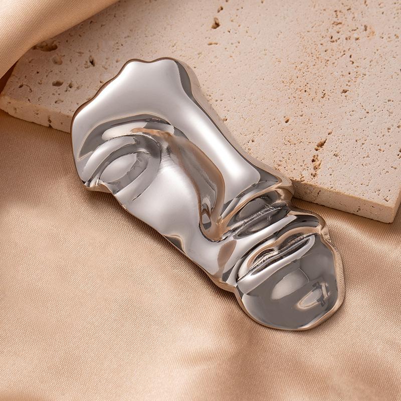 Thousands Of Calls Half Face Anti-Light Stainless Steel Brooch Collection Wind Halloween Texture Titanium Steel Pin