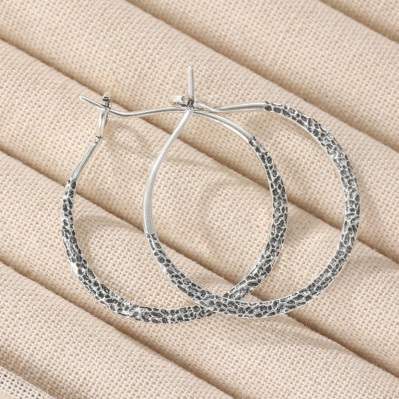 Classic Retro Silvery Plated Hammer Pattern Large Round Hoop Earrings for Women Ethnic-style Daily Earrings Jewelry Accessories