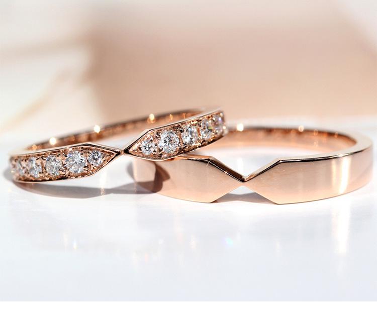 

Бутик Shangjia Двухточечные полированные парные кольца с 18-каратным золотым покрытием и бриллиантовой отделкой Size 7