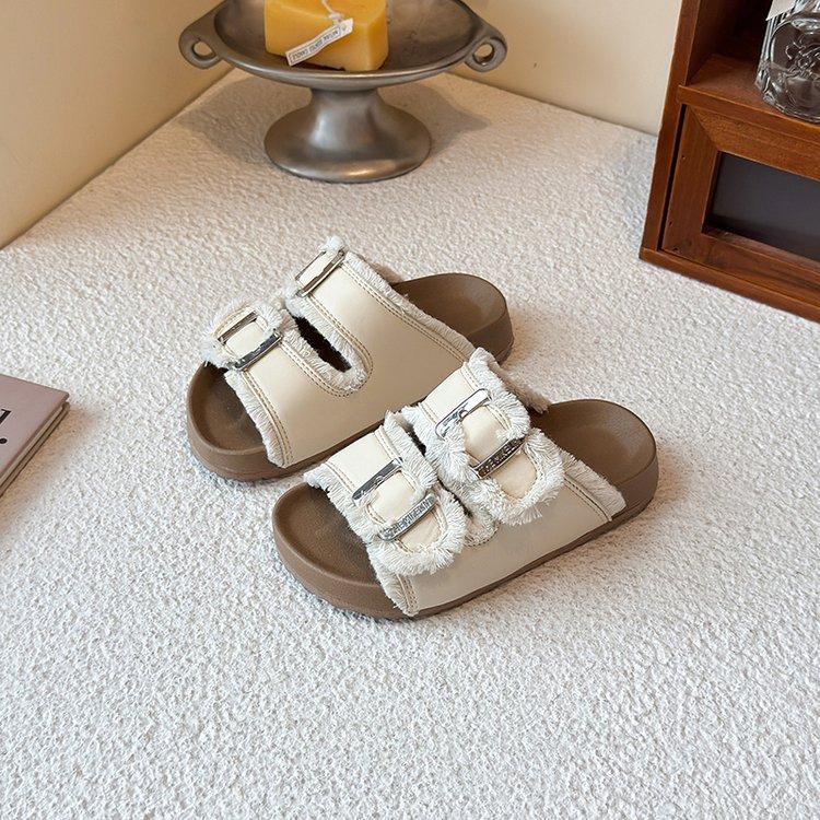 

Girls cool slippers outer wear 2025 summer children older children girls fashion foreign style one-word drag new soft bottom non-slip 36