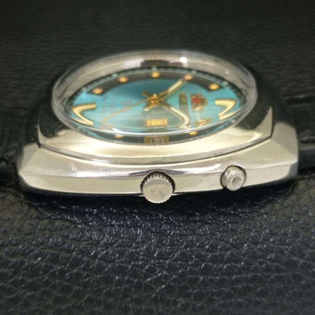 JAPAN VINTAGE ORIENT SK CRYSTAL AUTOMATIC MENS SKY BLUE DIAL WATCH a703412-1