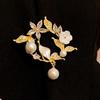 14K Gold Plated Zirkon Blume Perle Brosche: Exquisites, vielseitiges Accessoire für Damen